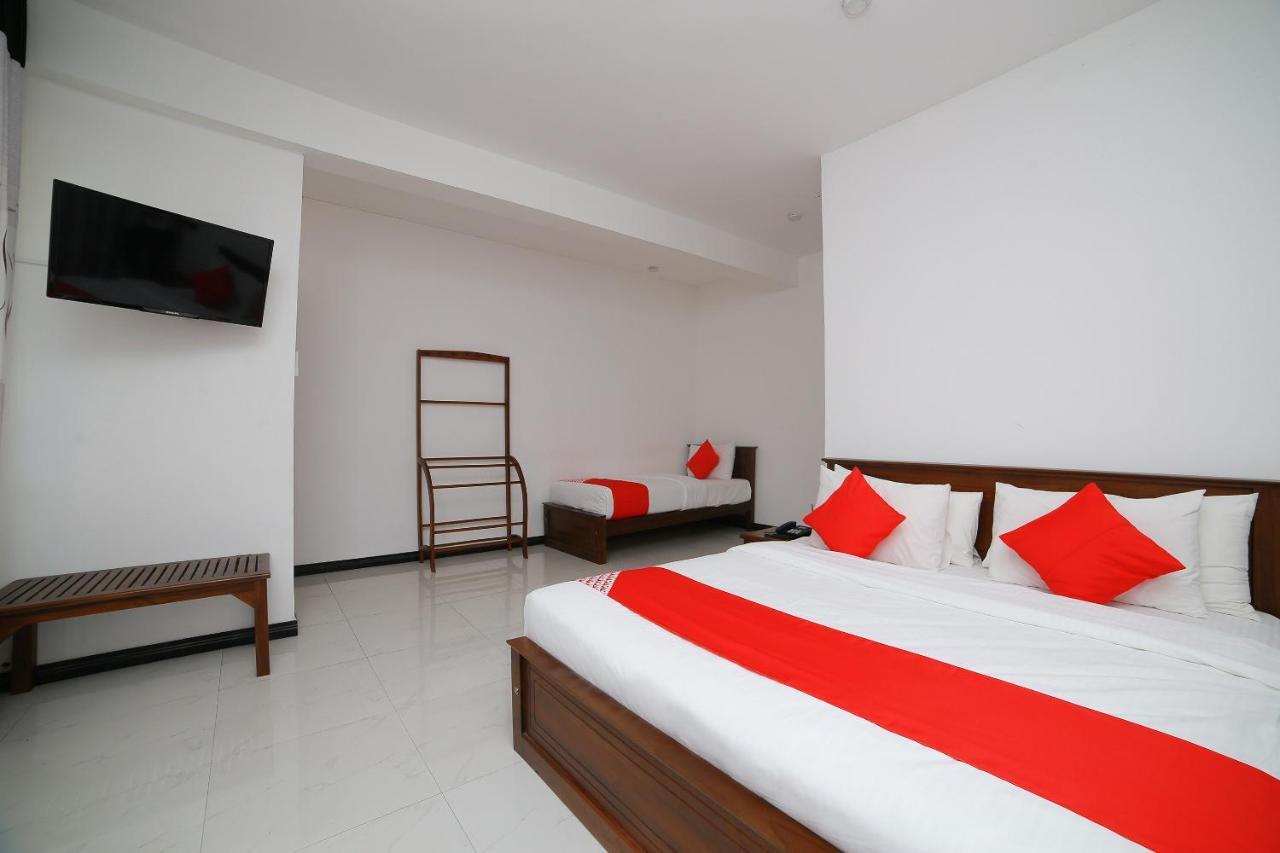 Oyo 278 Hotel Rivelka Kundasale Rum bild