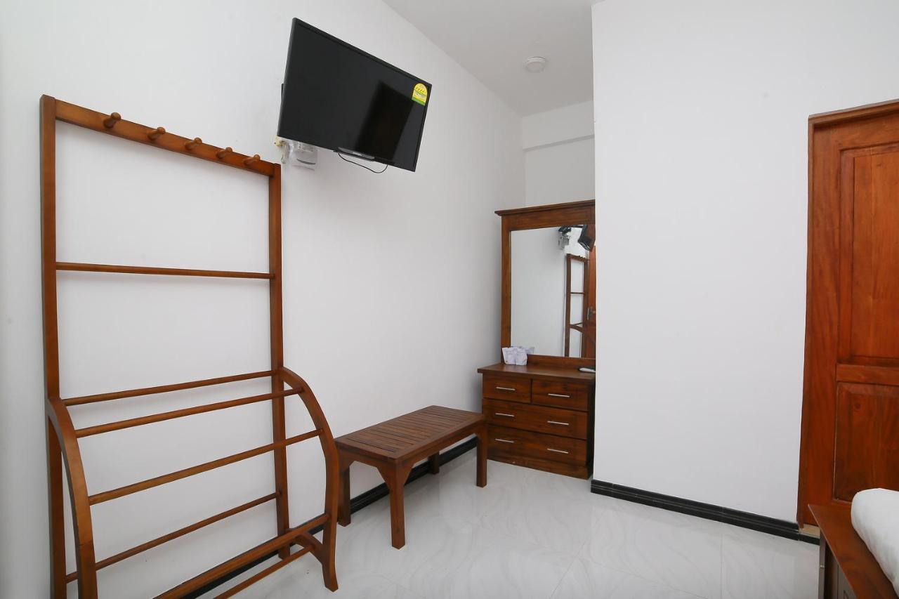 Oyo 278 Hotel Rivelka Kundasale Rum bild
